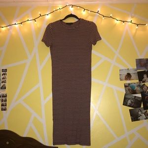 Red, black & white striped body con dress🦋